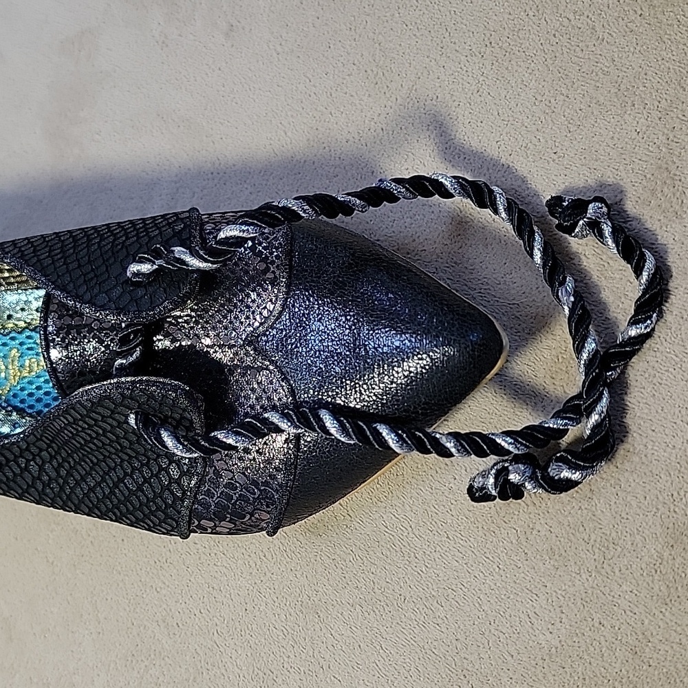 Irregular Choice Black Textured Pointed Toe Tie Front Shoes Size 42 EUC No Box - Picture 5 of 8